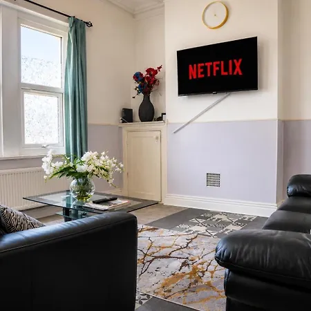 Ferienhaus Spacious 5 Bedroom With 3 Bathroom With Parking By Rockman Residences Bristol