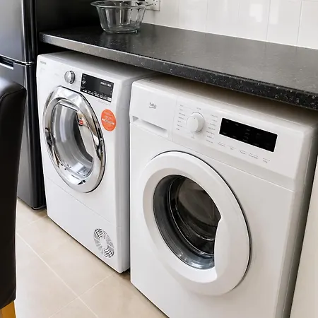 Ferienhaus Spacious 5 Bedroom With 3 Bathroom With Parking By Rockman Residences Bristol