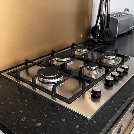 Spacious 5 Bedroom With 3 Bathroom With Parking By Rockman Residences Ferienhaus Bristol