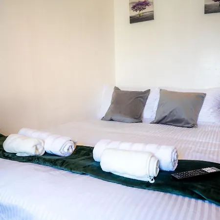 Дом отдыха Spacious 5 Bedroom With 3 Bathroom With Parking By Rockman Residences Бристоль