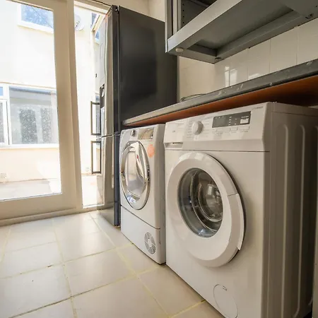 Spacious 5 Bedroom With 3 Bathroom With Parking By Rockman Residences 度假居 布里斯托