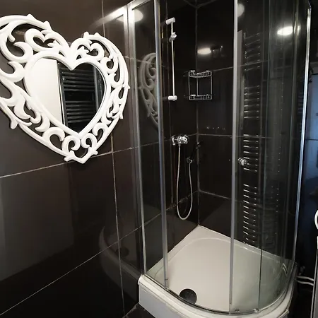 Spacious 5 Bedroom With 3 Bathroom With Parking By Rockman Residences بريستول