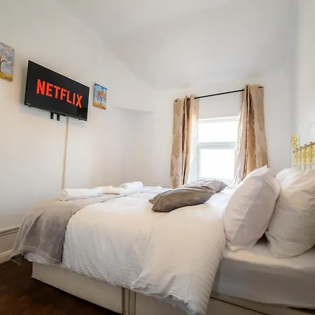 度假居 Spacious 5 Bedroom With 3 Bathroom With Parking By Rockman Residences 布里斯托