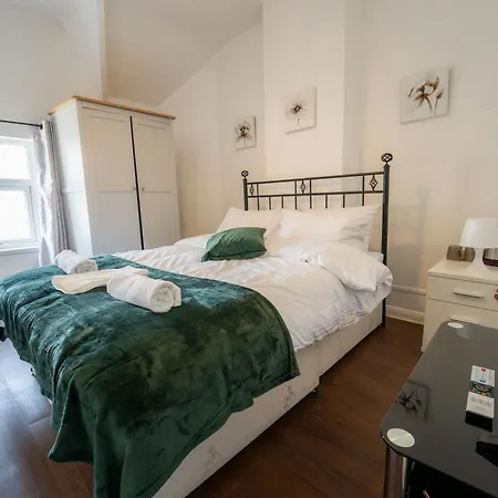 Spacious 5 Bedroom With 3 Bathroom With Parking By Rockman Residences 度假居 *