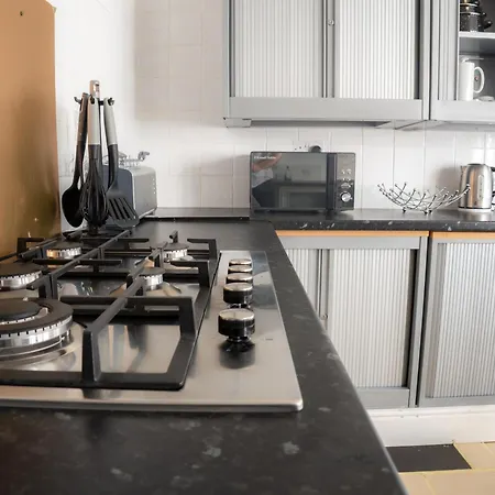 بيت للعطل Spacious 5 Bedroom With 3 Bathroom With Parking By Rockman Residences بريستول