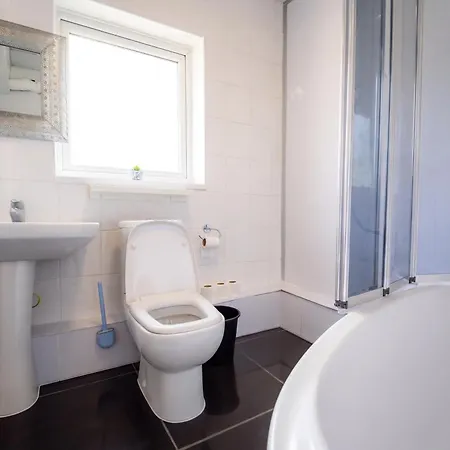 度假居 Spacious 5 Bedroom With 3 Bathroom With Parking By Rockman Residences *